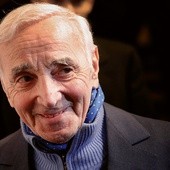 Charles Aznavour (1924–2018) był jednym z najwybitniejszych europejskich piosenkarzy.