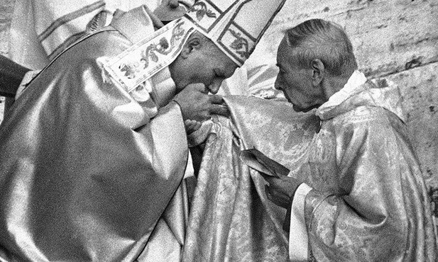 Papieski gest podczas inauguracji pontyfikatu podkreślał znaczenie posługi prymasa Polski dla Jana Pawła II