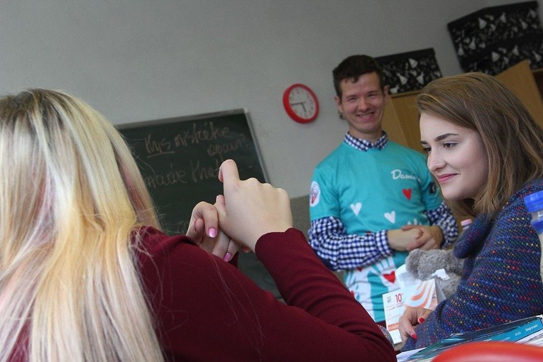 Lekcja języka migowego w Pile