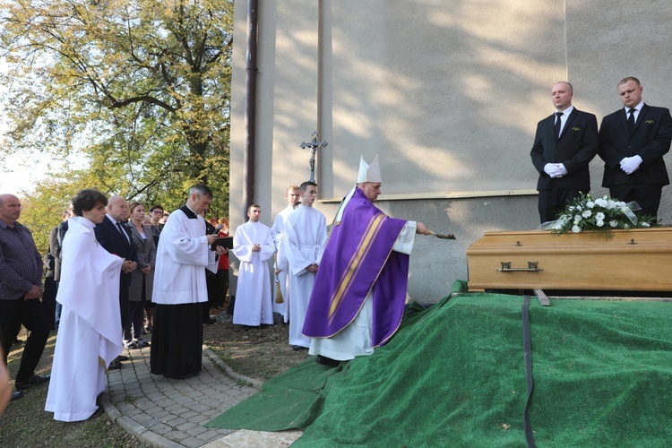 Pogrzeb ks. kan. Henryka Langforta w Lesznej Górnej