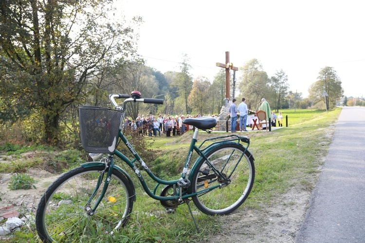 Odnowiony krzyż w Skrzyszowie