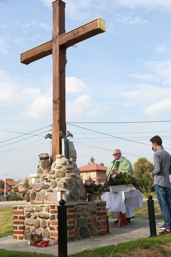 Odnowiony krzyż w Skrzyszowie