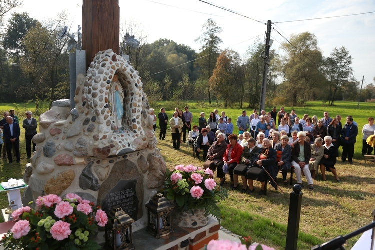 Odnowiony krzyż w Skrzyszowie