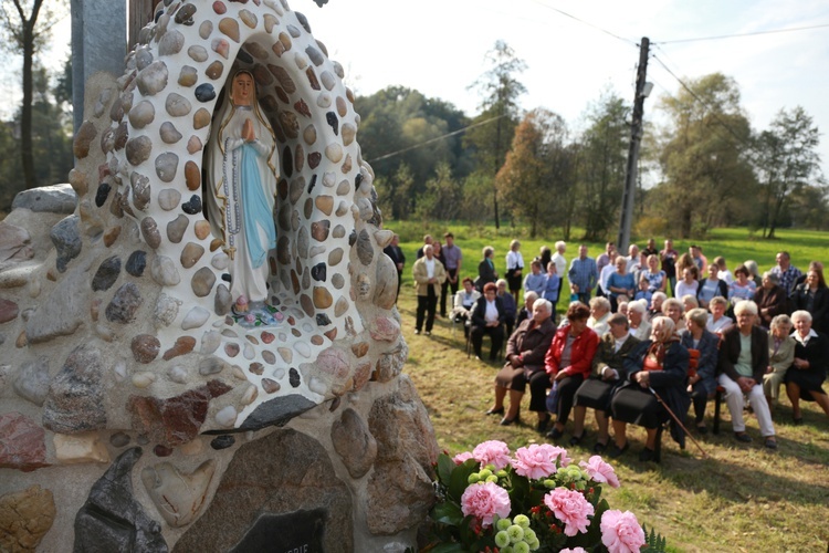 Odnowiony krzyż w Skrzyszowie