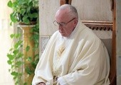 "Lud nie wybacza światowości księży"