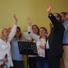 Członkowie wspólnoty przyzywali wstawiennictwa Ducha Świętego m.in. śpiewem, który prowadzili muzycy Góry Błogosławieństw i scholi z Kozłowa Biskupiego