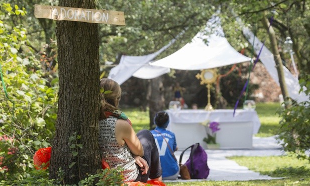 Synod: Młodzi chcą adorować Najświętszy Sakrament