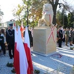 Uroczystość odsłonięcia pomnika niepodległości w Żmigrodzie