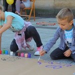 Papiescy stypendyści na bielskim pl. Chrobrego