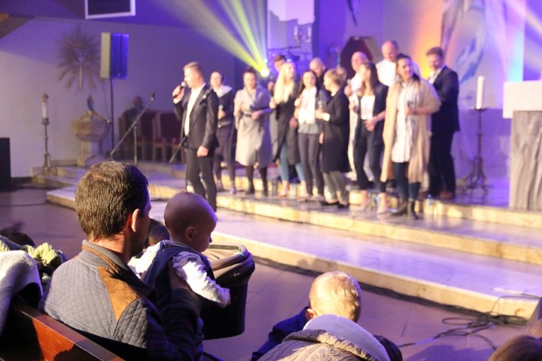 Koncert zespołu "Deus Meus" w kościele św. Mikołaja w Gdyni.
