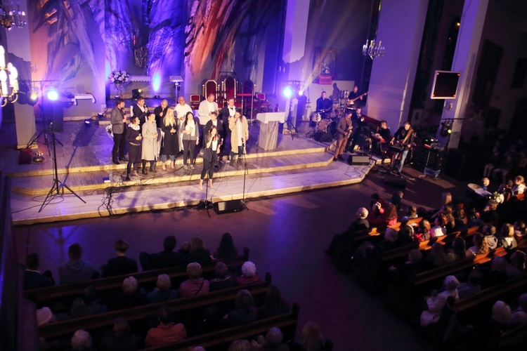 Koncert zespołu "Deus Meus" w kościele św. Mikołaja w Gdyni.