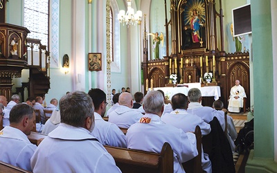 Do miejsca  narodzin świętego przybyło 114 jego zakonnych współbraci  z różnych części  Polski.