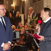▲	Dyplom i medal Prezydenta Miasta Radomia odebrał Zbigniew Skuza. Z lewej Radosław Witkowski.