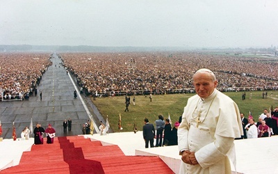 ▲	Jan Paweł II na katowickim Muchowcu 20 czerwca 1983 r. 