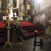 ▲	Niedzielna Eucharystia zakończyła się zawierzeniem mieszkańców miasta opiece pogromcy szatana.