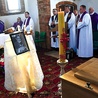 Mszę św. żałobną 11 października w Drzonowie koncelebrowało z biskupem ok. 30 prezbiterów. Zmarły został pochowany  13 października w Rybniku.