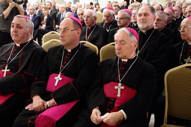 Wernisaż wystawy "Nasz Papież" i prezentacja papieskiego znaczka