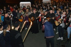 Wśród gitarzystów był bp Piotr Turzyński