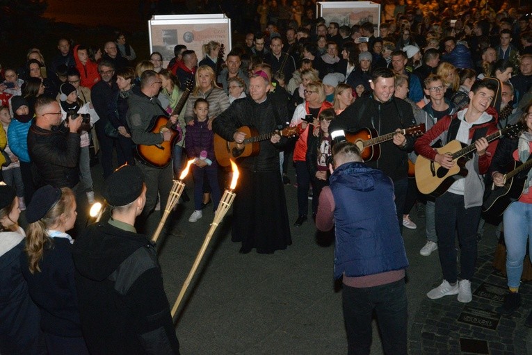 Wśród gitarzystów był bp Piotr Turzyński