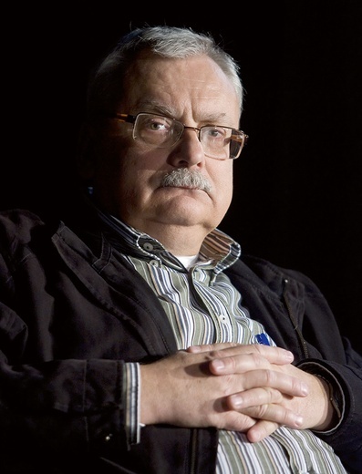 Andrzej Sapkowski, twórca postaci wiedźmina, bardzo popularny polski  autor  fantastyki.