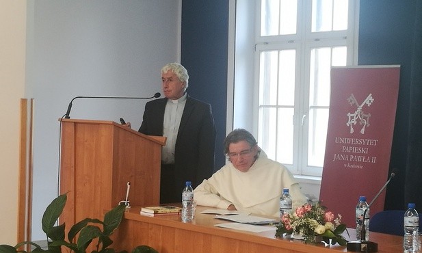 Trzeba umieć słuchać, żeby mądrze mówić – przekonuje ks. Łukasz Kamykowski