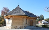Poświęcenie odbudowanego po pożarze kościoła na Stecówce