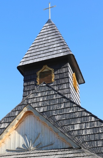 Poświęcenie odbudowanego po pożarze kościoła na Stecówce