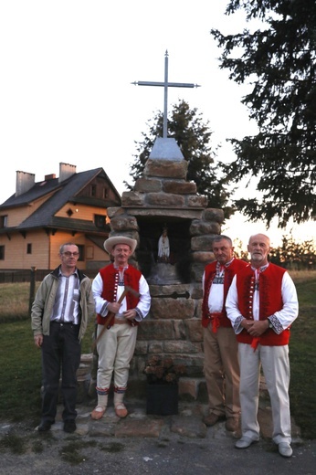 Poświęcenie odbudowanego po pożarze kościoła na Stecówce