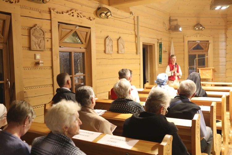 Poświęcenie odbudowanego po pożarze kościoła na Stecówce