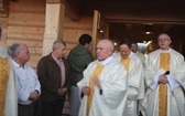Poświęcenie odbudowanego po pożarze kościoła na Stecówce