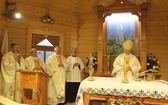 Poświęcenie odbudowanego po pożarze kościoła na Stecówce