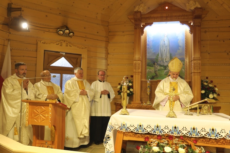 Poświęcenie odbudowanego po pożarze kościoła na Stecówce