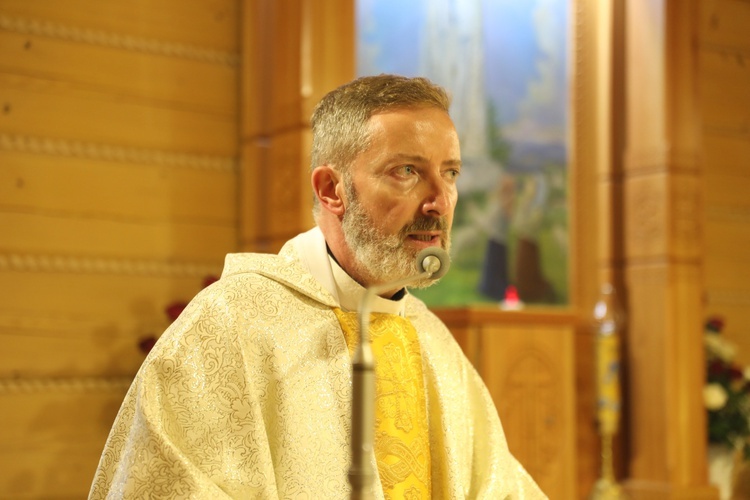 Poświęcenie odbudowanego po pożarze kościoła na Stecówce