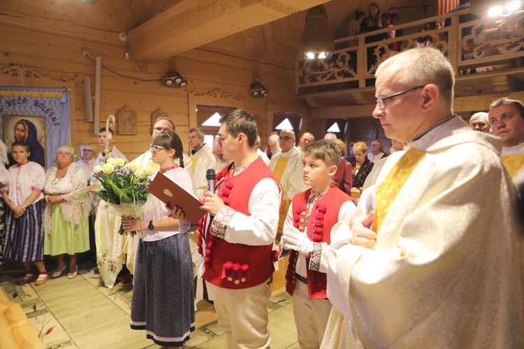 Poświęcenie odbudowanego po pożarze kościoła na Stecówce