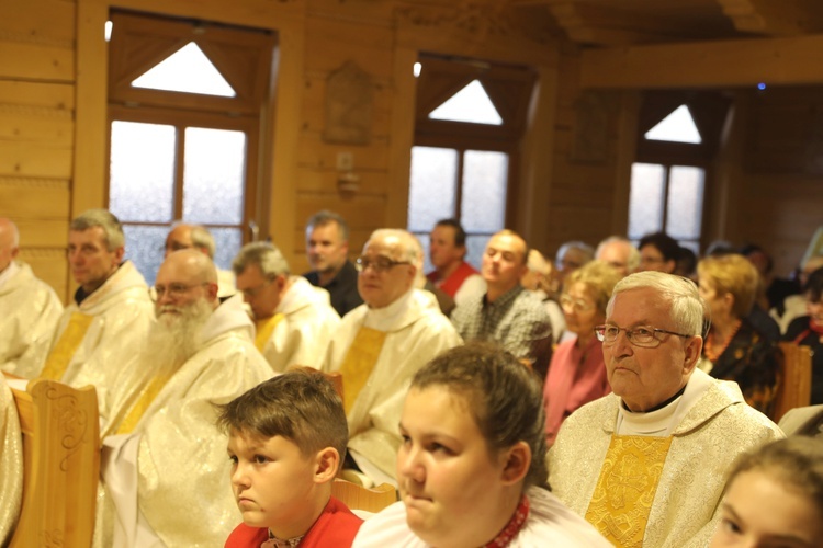 Poświęcenie odbudowanego po pożarze kościoła na Stecówce