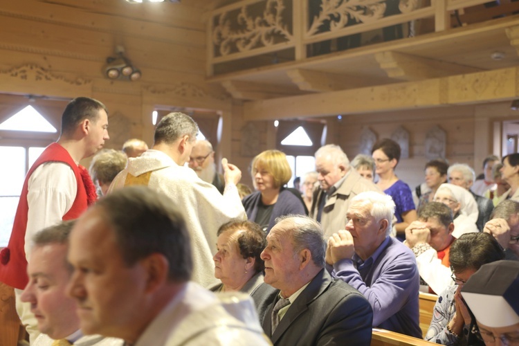 Poświęcenie odbudowanego po pożarze kościoła na Stecówce