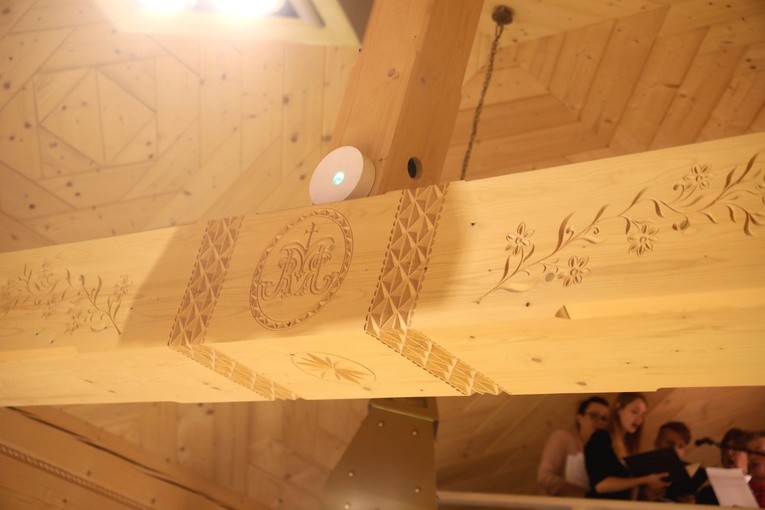 Poświęcenie odbudowanego po pożarze kościoła na Stecówce