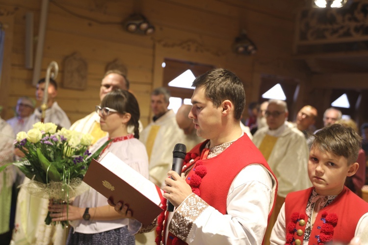 Poświęcenie odbudowanego po pożarze kościoła na Stecówce