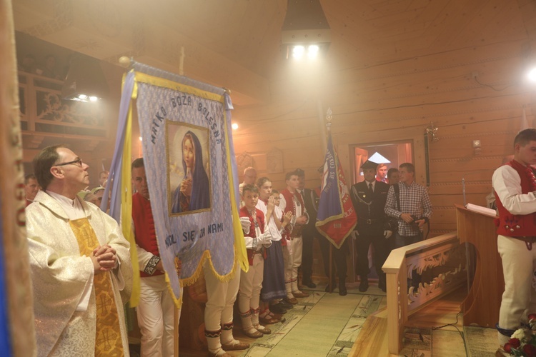 Poświęcenie odbudowanego po pożarze kościoła na Stecówce