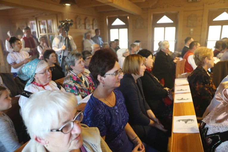 Poświęcenie odbudowanego po pożarze kościoła na Stecówce