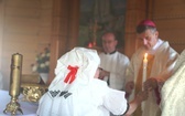 Poświęcenie odbudowanego po pożarze kościoła na Stecówce