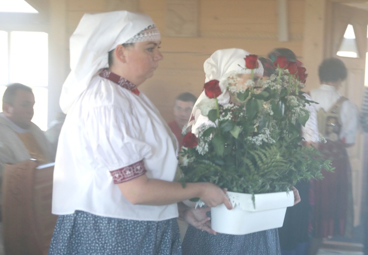 Poświęcenie odbudowanego po pożarze kościoła na Stecówce