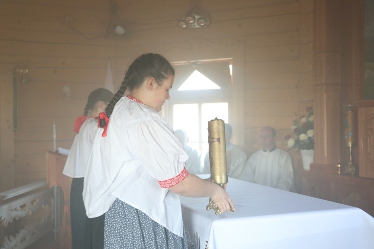 Poświęcenie odbudowanego po pożarze kościoła na Stecówce