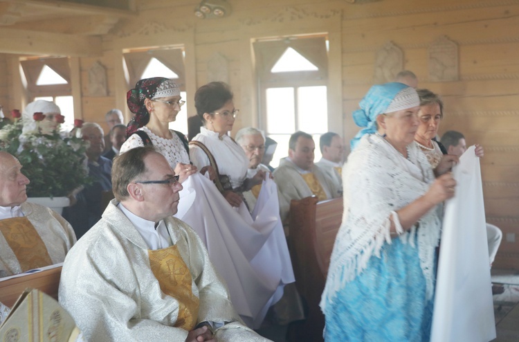 Poświęcenie odbudowanego po pożarze kościoła na Stecówce