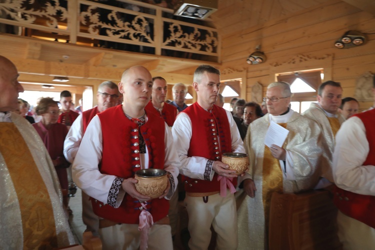 Poświęcenie odbudowanego po pożarze kościoła na Stecówce