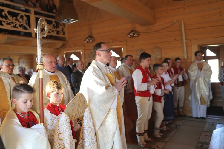 Poświęcenie odbudowanego po pożarze kościoła na Stecówce