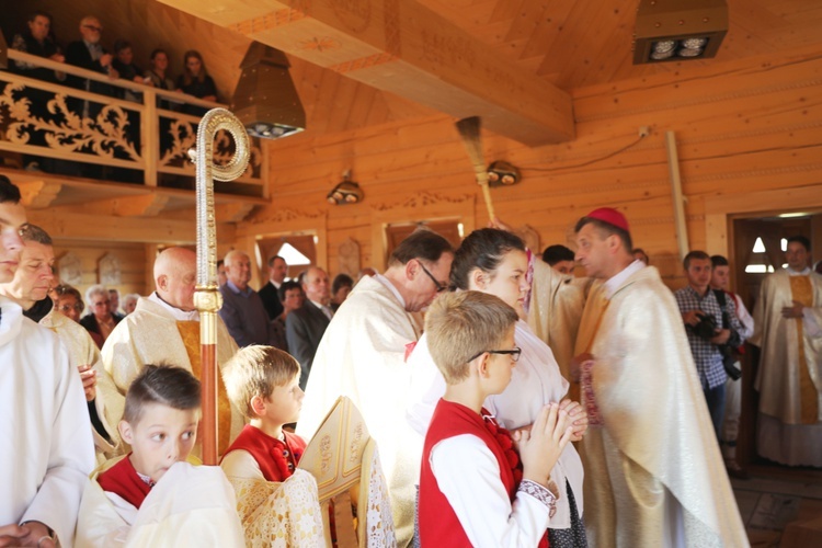 Poświęcenie odbudowanego po pożarze kościoła na Stecówce