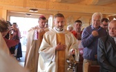 Poświęcenie odbudowanego po pożarze kościoła na Stecówce