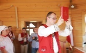 Poświęcenie odbudowanego po pożarze kościoła na Stecówce