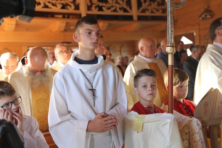 Poświęcenie odbudowanego po pożarze kościoła na Stecówce